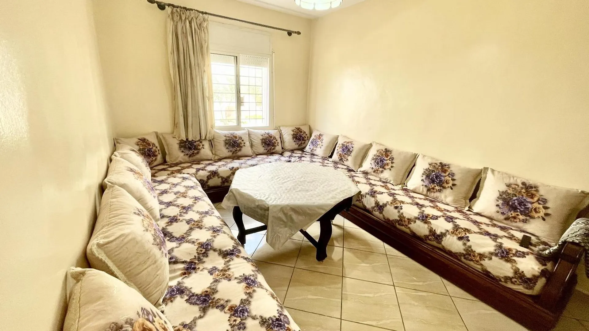 Economical Accommodation In The City Center, Suitable For Travelers Who Don'T Want To Spend Too Much Money, Only 2 Minutes From Shops And Restaurants Agadir Fas