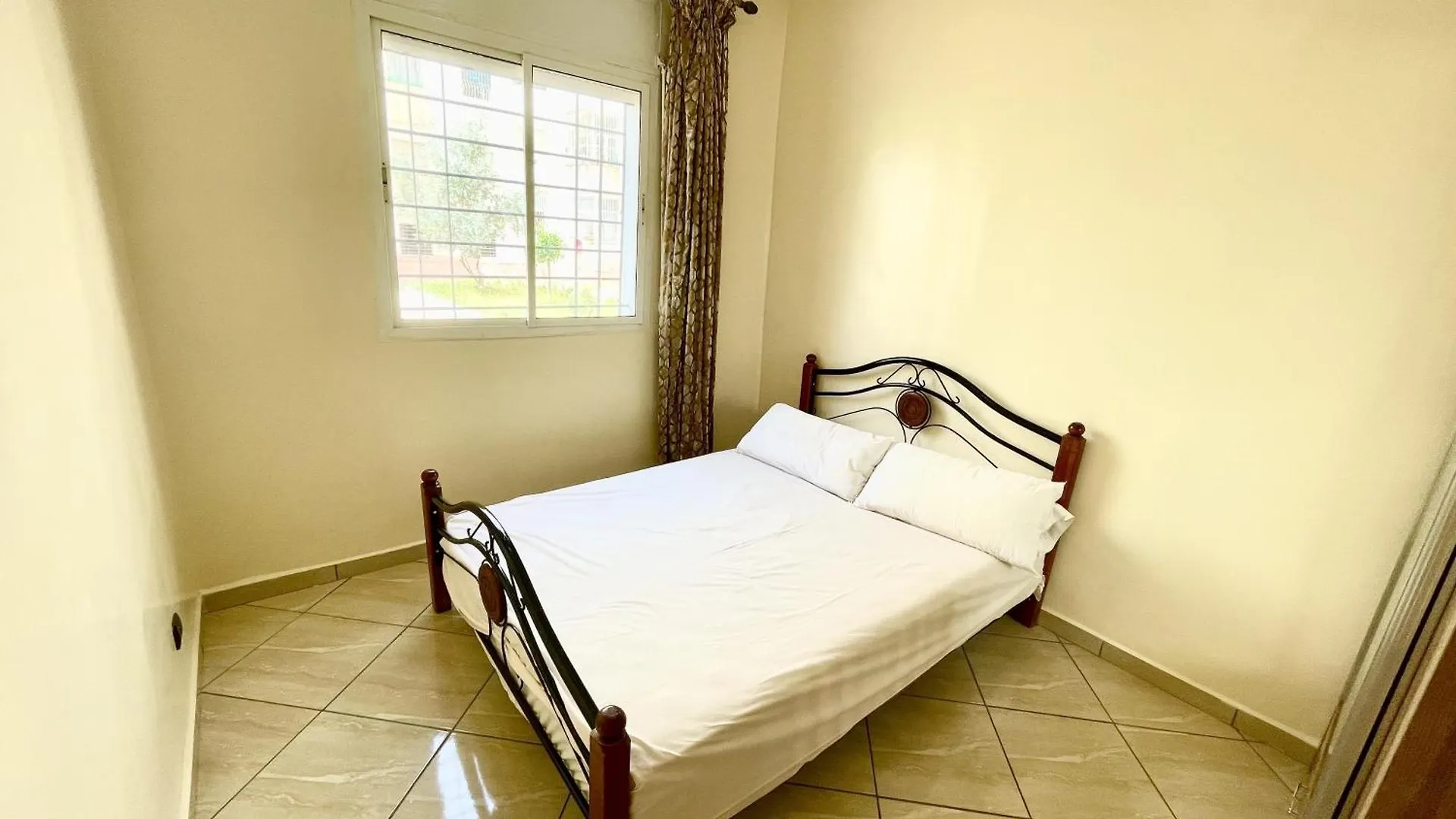Economical Accommodation In The City Center, Suitable For Travelers Who Don'T Want To Spend Too Much Money, Only 2 Minutes From Shops And Restaurants Agadir